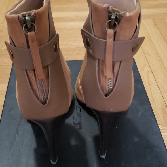 Joe's Jeans Baylee Khaki pointed toe, ankle heels - Picture 2 of 5